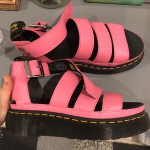 BRAND NEW / SOLD OUT / Never Worn DrMartin Sandals